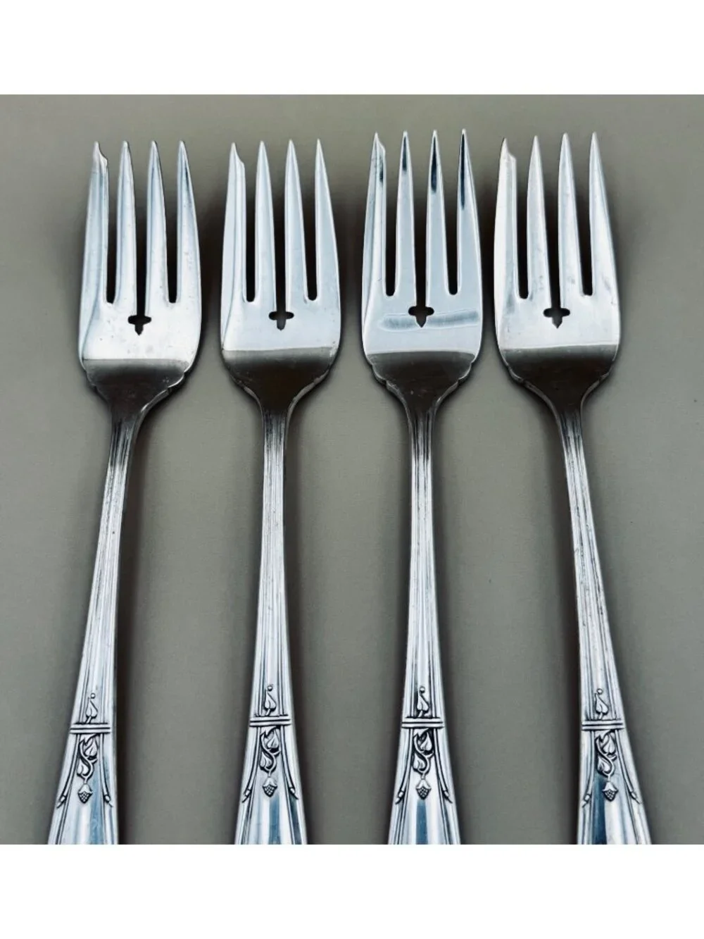 4 COUNTESS II Salad Forks Simeon L & George H Rogers Silverplate Oneida